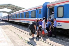 moi ngay ga sai gon co tu 20 22 doan tau xuat phat phuc vu cao diem tet