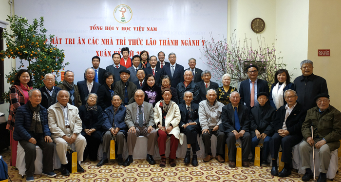 Gặp mặt các trí thức lão thành ngành y và các cán bộ văn phòng Tổng hội Y học Việt Nam