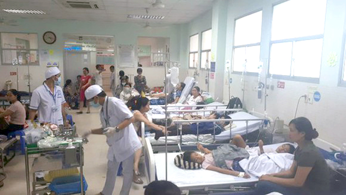 Nhiều học sinh cấp cứu nghi ngộ độc thực phẩm