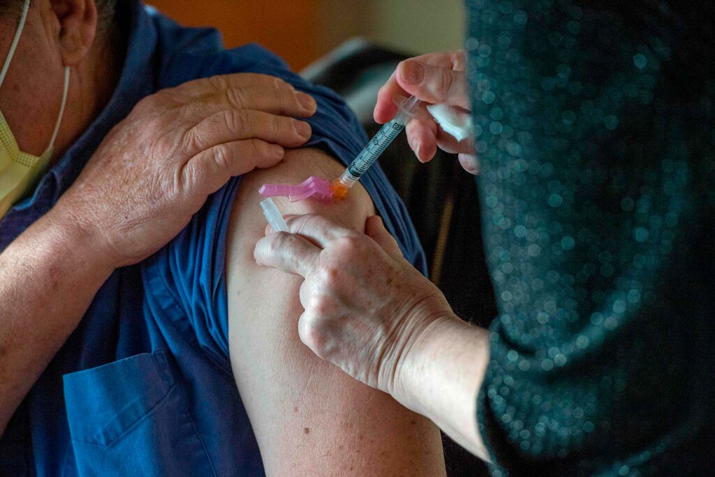 Mỹ: Nhiều người bị dị ứng khi tiêm vaccine