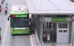 ha noi mo them 4 tuyen buyt moi ra ngoai thanh tu ngay 12