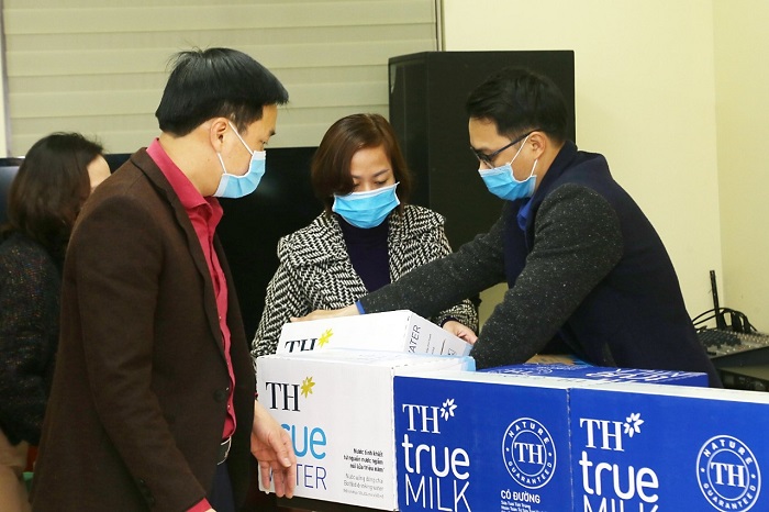 Tập đoàn TH tặng hơn 200.000 ly sữa tươi và đồ uống, chung tay đẩy lùi Covid-19 tại Hải Dương, Quảng Ninh
