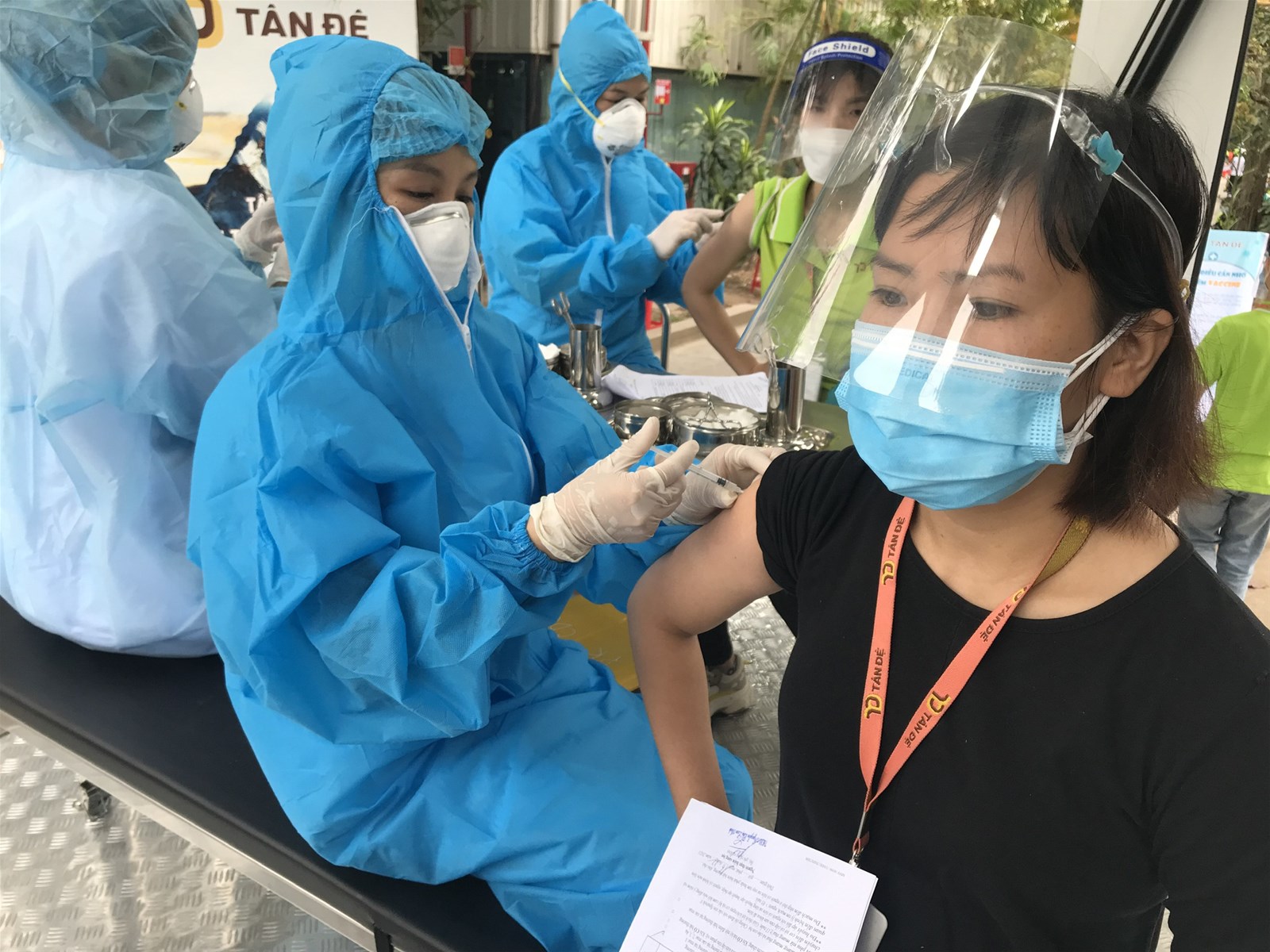 Việt Nam tiêm vaccine phòng Covid-19 vượt mốc 160 triệu liều