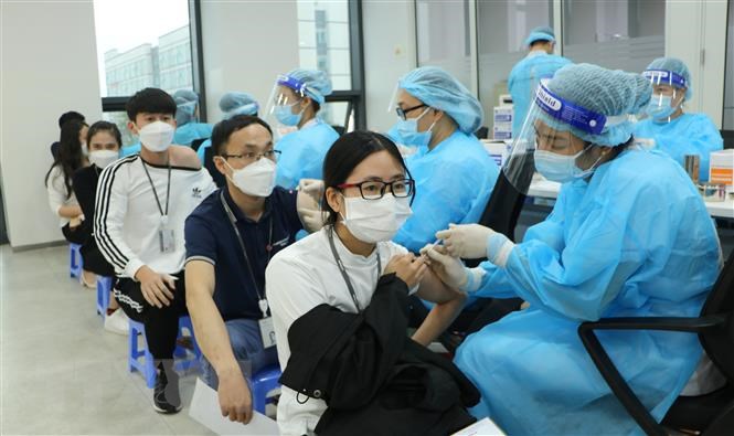 Thủ tướng yêu cầu thần tốc tiêm vaccine phòng Covid-19