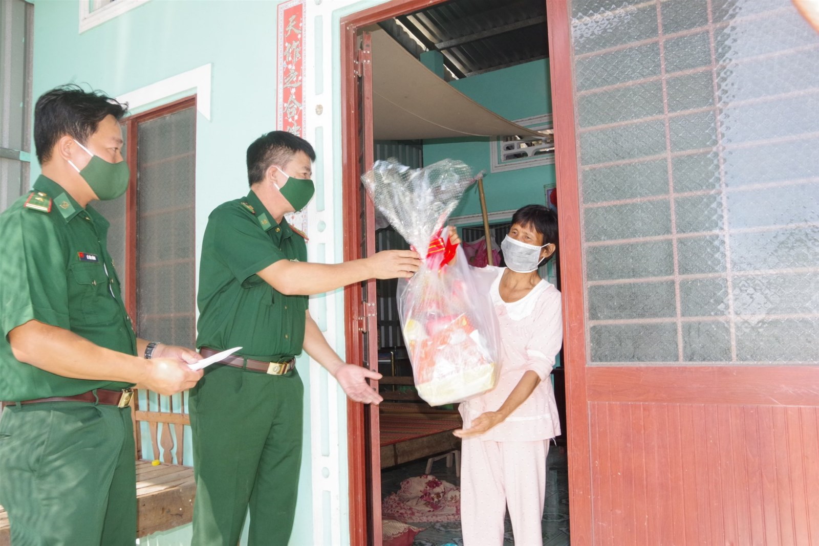 Chương trình “Xuân Biên phòng ấm lòng dân bản” tại khu vực biên giới biển tỉnh Sóc Trăng