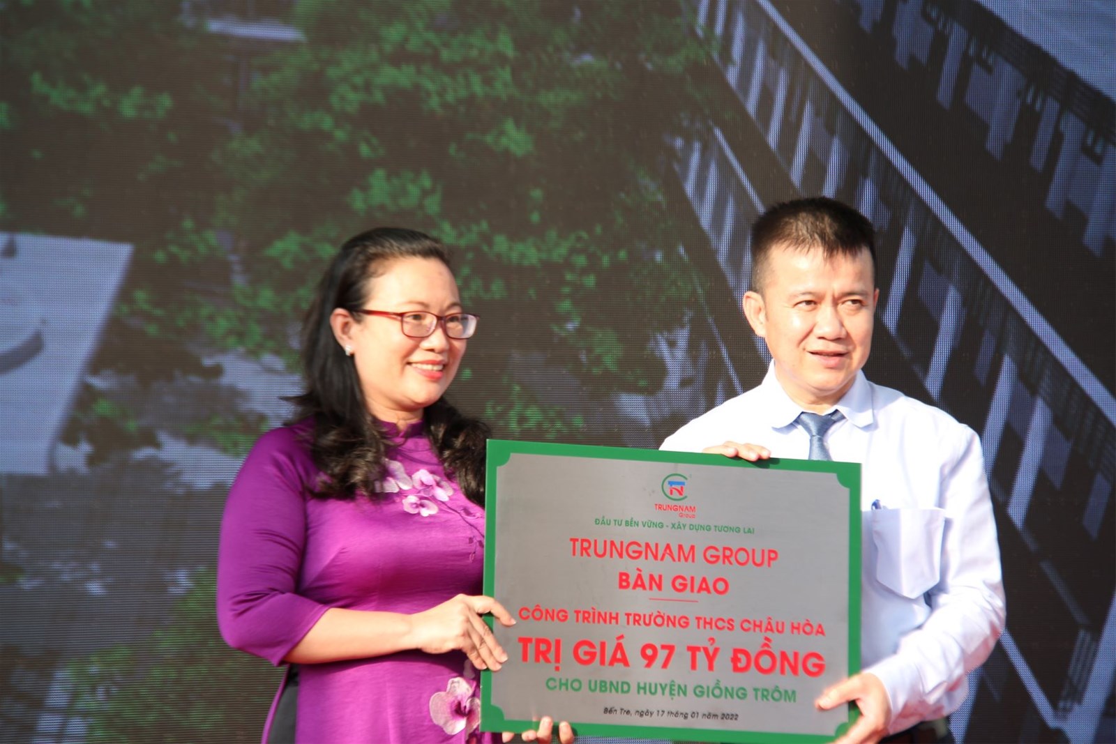 Phó Thủ tướng Lê Minh Khái dự lễ khánh thành trường học tại Bến Tre