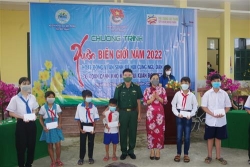 bdbp soc trang trao tang 100 phan qua tet cho nguoi ngheo khu vuc bien gioi bien