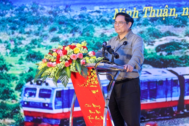 Thủ tướng: Vừa cải tạo, nâng cấp đường sắt Hà Nội - TPHCM, vừa nghiên cứu, chuẩn bị đầu tư đường sắt tốc độ cao Bắc - Nam