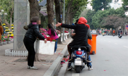 ha noi than nhien hoi hoa ben ho hoan kiem