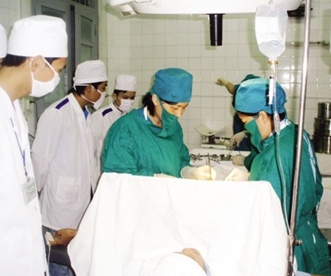 Cứu sống 2 mẹ con sản phụ bị suy thận nặng - Ảnh 1