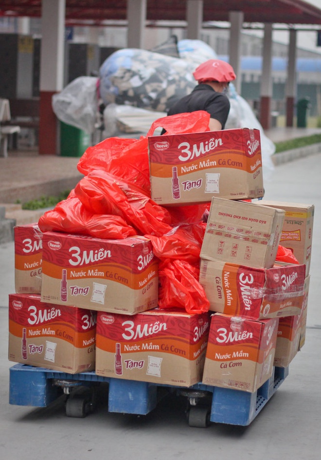 Qu&amp;amp;agrave; tết bị c&amp;amp;ocirc;ng nh&amp;amp;acirc;n trả lại được ph&amp;amp;iacute;a C&amp;amp;ocirc;ng ty TNHH may Tinh Lợi 2 tập kết để chuyển trả đại l&amp;amp;yacute; ph&amp;amp;acirc;n phối.