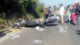kon tum hai xe may dau dau 3 nguoi thuong vong