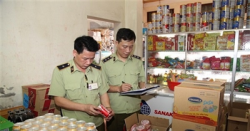 ha noi xu phat hon 7200 co so vi pham attp trong nam 2017