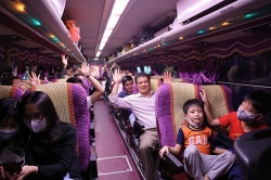 flcbus mang tet doan vien den voi hang tram can bo nhan vien