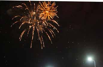Năm Kỷ Hợi 2019: Cả nước ch&agrave;o đ&oacute;n năm mới với m&agrave;n ph&aacute;o hoa rực s&aacute;ng bầu trời