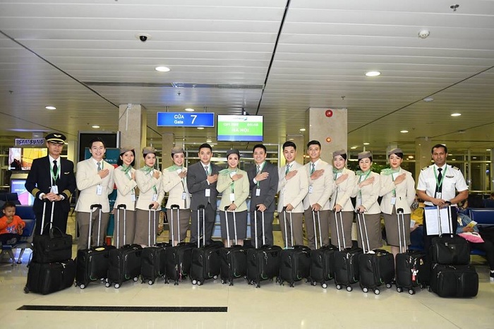 Bamboo Airways tặng quà cho khách hàng trên chuyến bay đầu năm Kỷ Hợi