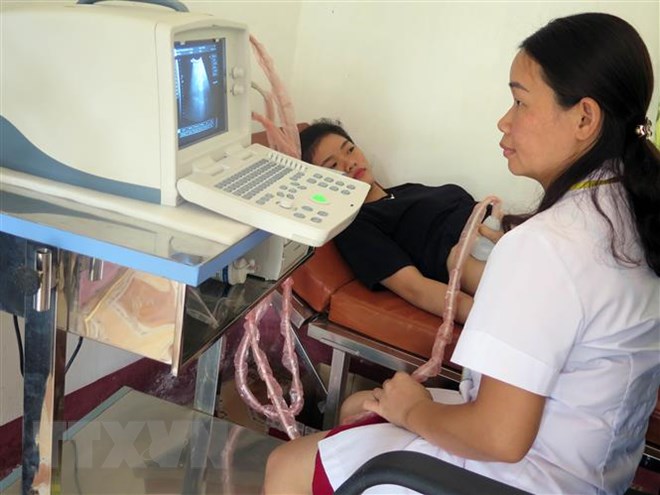 Bộ trưởng Nguyễn Thị Kim Tiến: Gỡ &ldquo;n&uacute;t thắt&rdquo; để đẩy mạnh y tế cơ sở