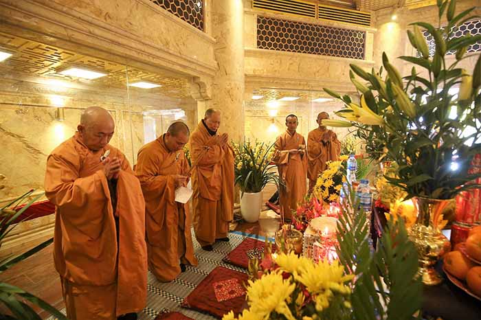 Rủ nhau lên Fansipan ngắm băng trốn nóng đầu năm mới