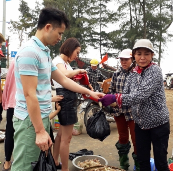 Ngư d&acirc;n hồ hởi &ldquo;x&ocirc;ng&rdquo; biển đ&oacute;n lộc đầu năm