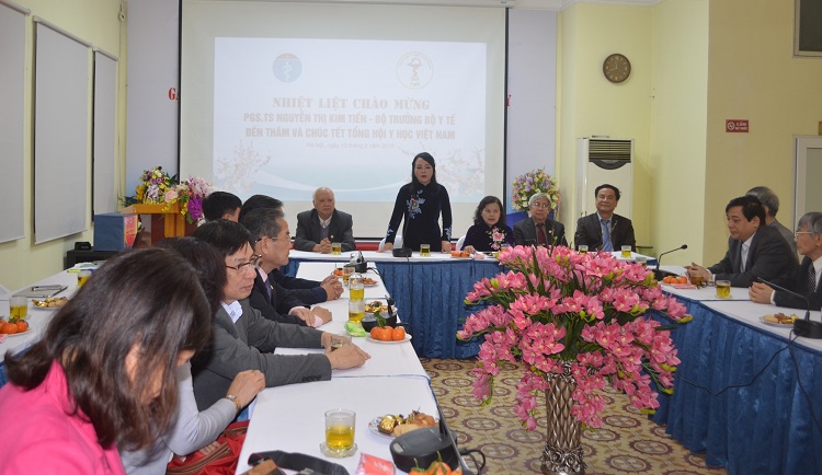 Bộ trưởng Bộ Y tế Nguyễn Thị Kim Tiến đến chúc Tết Tổng hội Y học Việt Nam