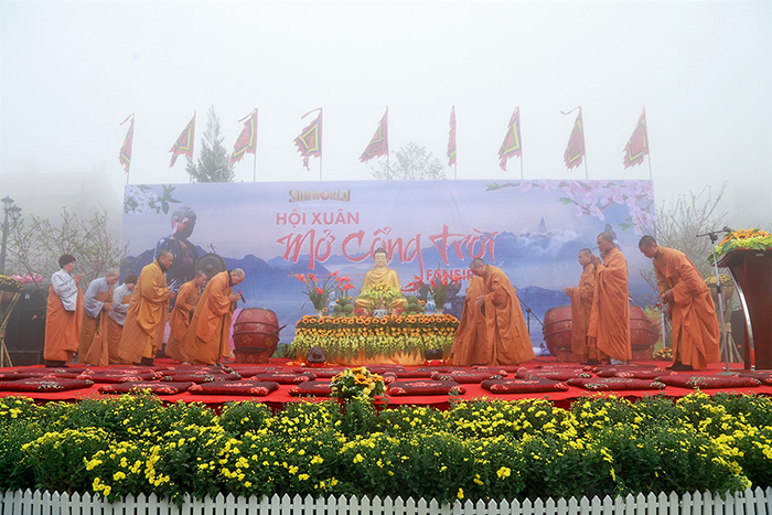 M&ecirc; mẩn với sắc xu&acirc;n T&acirc;y Bắc trong Hội Xu&acirc;n Mở Cổng trời Fansipan