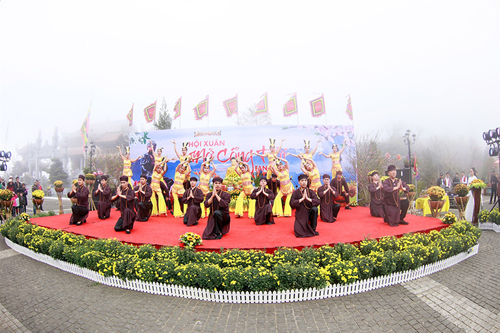 M&ecirc; mẩn với sắc xu&acirc;n T&acirc;y Bắc trong Hội Xu&acirc;n Mở Cổng trời Fansipan