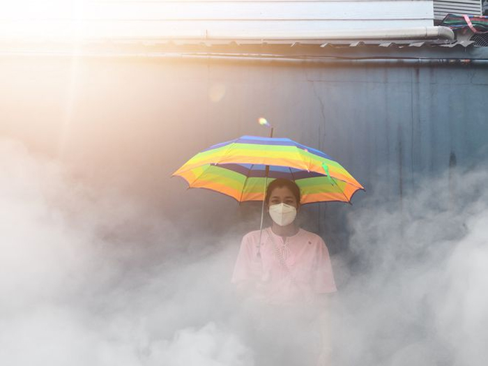 Tiếp x&uacute;c thường xuy&ecirc;n với kh&ocirc;ng kh&iacute; &ocirc; nhiễm c&oacute; thể bị m&ugrave;