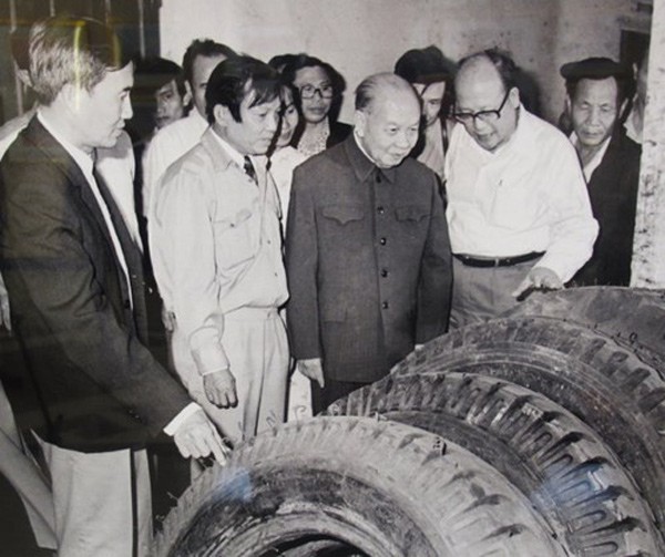Sự kế thừa giữa c&aacute;c thế hệ l&atilde;nh đạo Đảng tạo n&ecirc;n th&agrave;nh c&ocirc;ng
