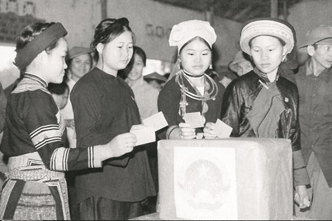 Thưa Quốc hội, l&ograve;ng h&acirc;n hoan xin c&oacute; mấy vần&hellip;