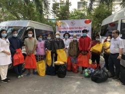 benh vien da khoa tinh khanh hoa to chuc 11 chuyen xe nghia tinh va tang 890 suat qua cho benh nhan co hoan canh kho khan