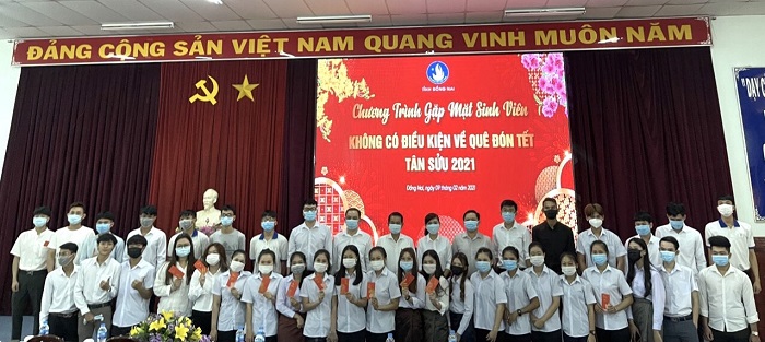 Đồng Nai : Tặng qu&agrave; Tết Nguy&ecirc;n đ&aacute;n 2021 cho sinh vi&ecirc;n L&agrave;o v&agrave; Campuchia ở lại do dịch bệnh Covid-19.