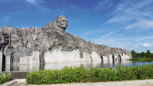 Miền Trung gánh cả hai đầu nước non