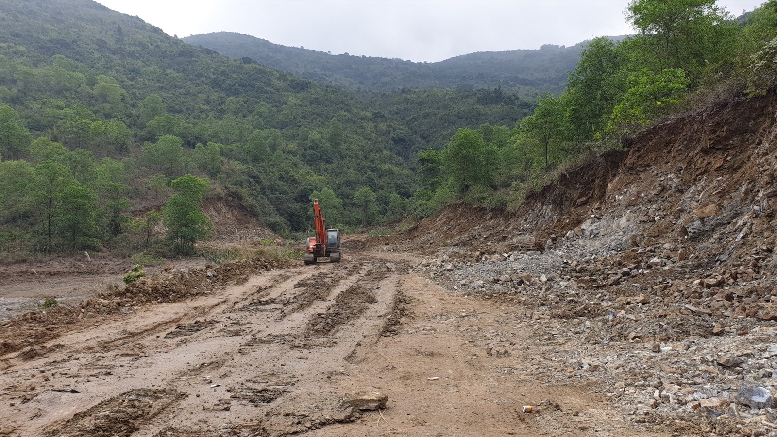 Thanh H&oacute;a: C&ocirc;ng ty Bắc Nam san lấp đất tr&aacute;i ph&eacute;p, g&acirc;y &ocirc; nhiễm m&ocirc;i trường, ch&iacute;nh quyền phạt cho c&oacute;?