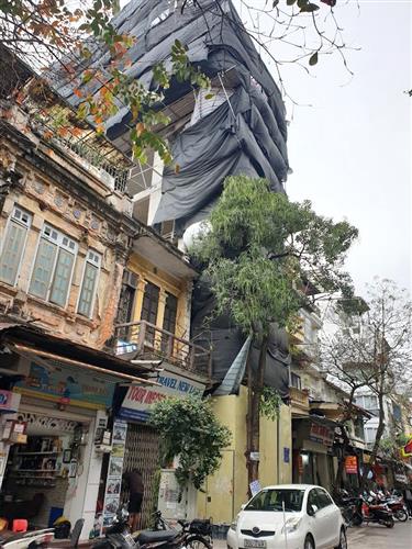 Phường Hàng Buồm (Hoàn Kiếm - Hà Nội): Ngang nhiên xây dựng vượt tầng, phá vỡ quy hoạch tại vùng lõi phố cổ