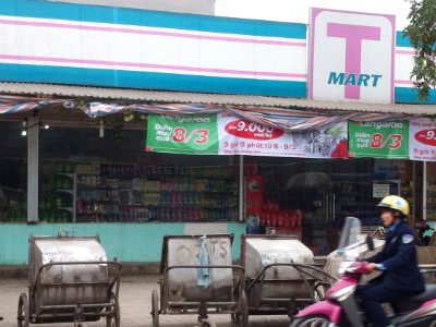 Si&amp;ecirc;u thị T Mart tại Khu đ&amp;ocirc; thị Linh Đ&amp;agrave;m (quận Ho&amp;agrave;ng Mai, H&amp;agrave; Nội). Ảnh: Quang Hưng