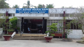 ben tre chu tich ubnd xa treo co tu tu tai vuon nha