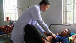 nghi van hang chuc nguoi nhap vien do an thit ga chet vi thuoc diet chuot