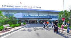 hanh khach ve tu han quoc ho kho tho qua san bay cam ranh am tinh voi covid 19