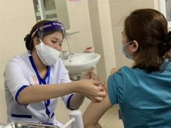 30 can bo nhan vien y te dau tien cua ha noi duoc tiem vac xin covid 19