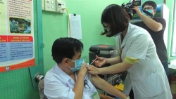 100 lieu vac xin covid 19 dot dau tien duoc tiem cho can bo y te tai khanh hoa