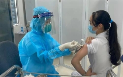 8 nhom doi tuong khong nen tiem vac xin covid 19