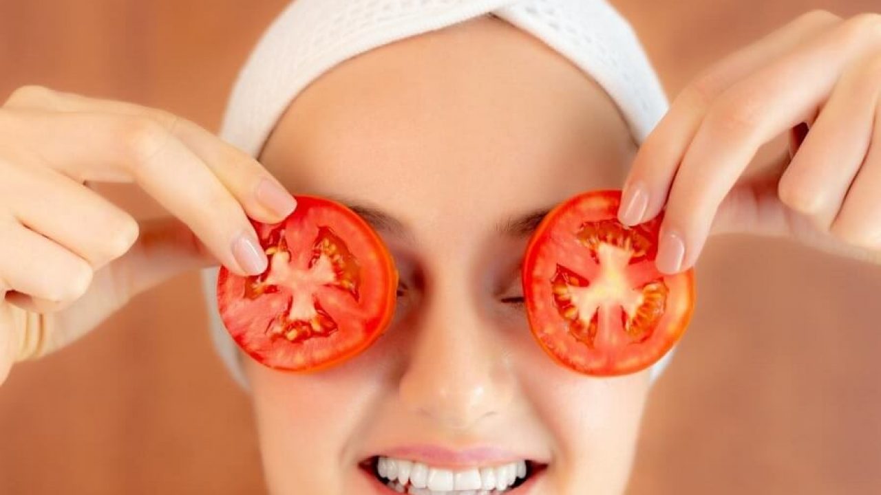 Đắp mặt nạ cà chua: Bí quyết giúp làn da rạng ngời
