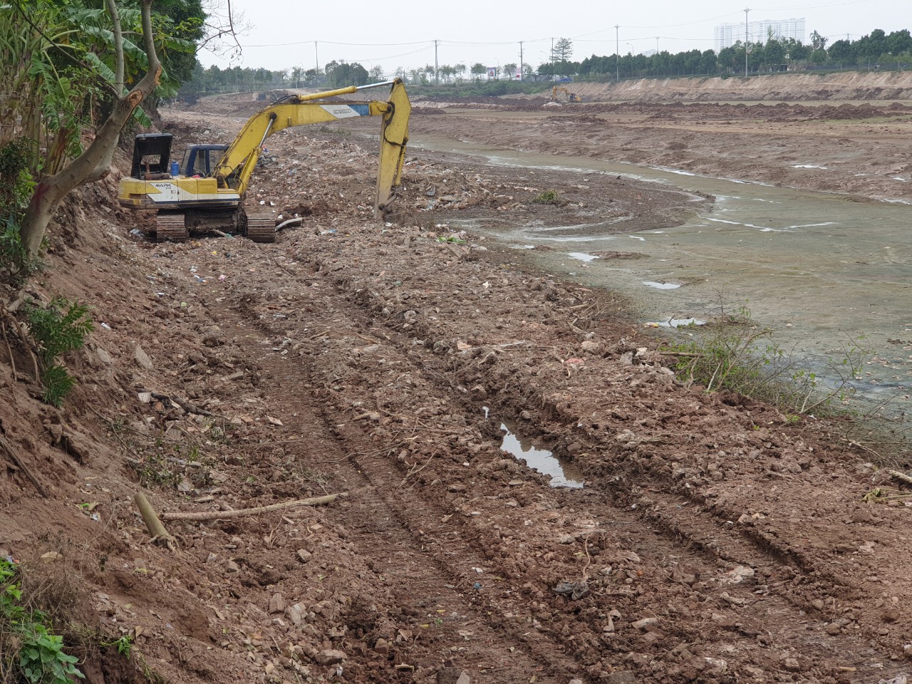 Thanh Trì (Hà Nội):  Dự án hơn 37 tỷ trở thành nơi tập kết, chôn lấp phế thải xây dựng