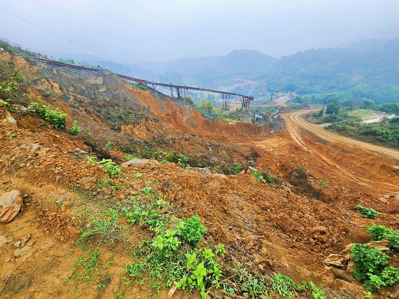 Chính quyền vào cuộc kiểm tra hoạt động khai thác đất của công ty Quang Long