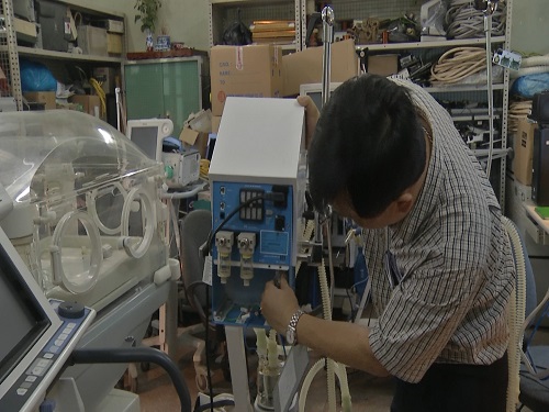 Bộ Y tế cấp máy thở hỏng cho BV Bạch Mai chống sởi