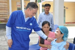 them 5000 benh nhan ngheo duoc mo mat mien phi bang benh vien luu dong