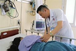 an trung kien nguoi phu nu 58 tuoi bi soc phan ve