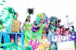 hon 200 nghe si viet nam va quoc te quay tung bung ben bo bien bai chay