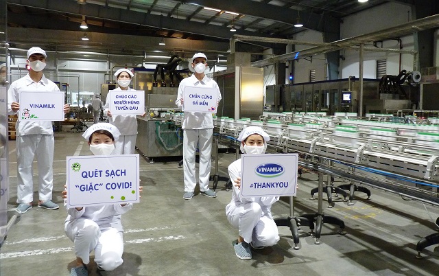 Vinamilk ủng hộ gần 15 tỷ đồng tiếp sức cho c&aacute;c đơn vị tuyến đầu chống dịch Covid-19