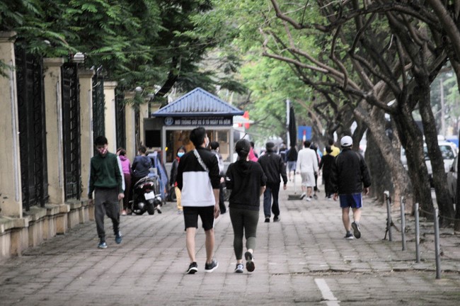 Tiếp tục thực hiện nghiêm cách ly toàn xã hội, không lơi lỏng chủ quan